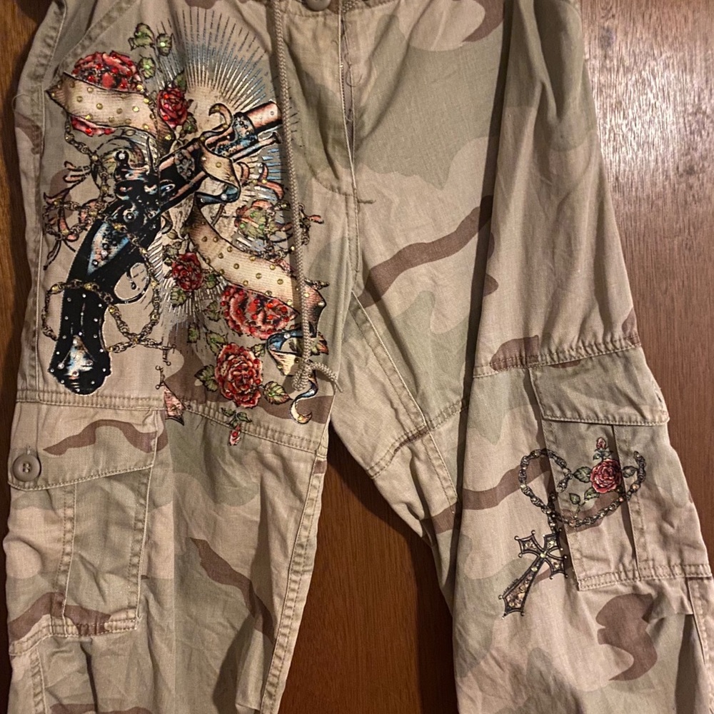 Camo crop pants